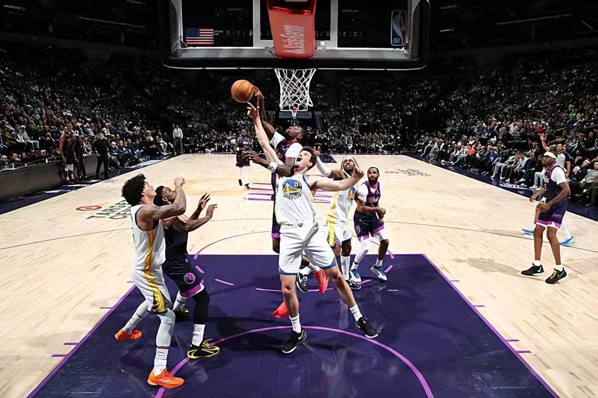 开云-外线投篮方面的手感依然没有恢复,勇士内线新星必须尽快有所提升